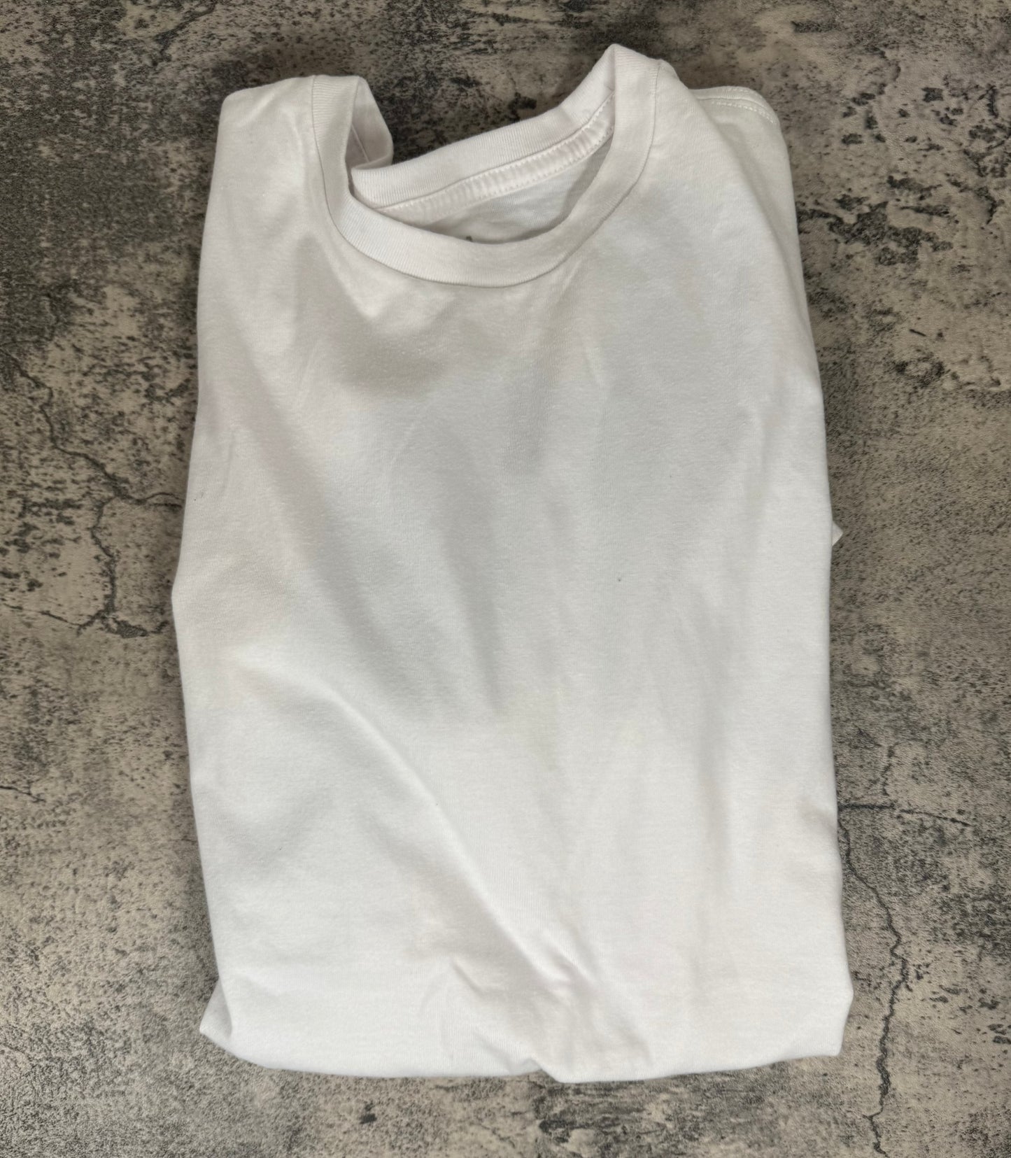Super soft vintage T shirts in MEDIUM. From Robert’s personal gym/athletic/sports collection. PLEASE CHOOSE COLOR BELOW. ⬇️ 👕💪🏼